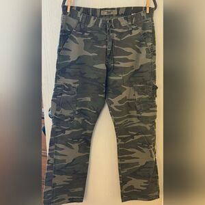 Wrangler Men's Green Camouflage Cargo Pants